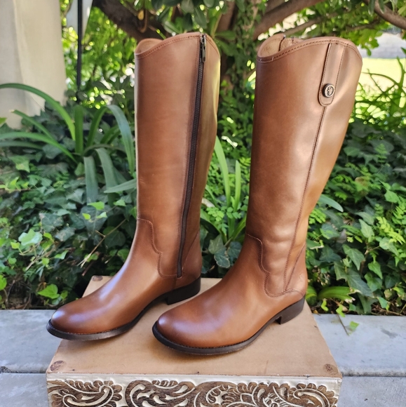 Western Chic Frye Leather Cognac Boots - Picture 14 of 16